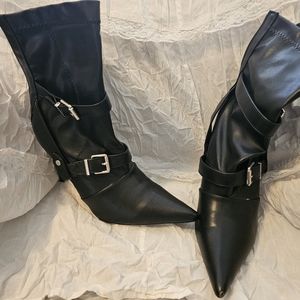 CHASE & CHLOE women's black faux leather buckled heel boot size 11